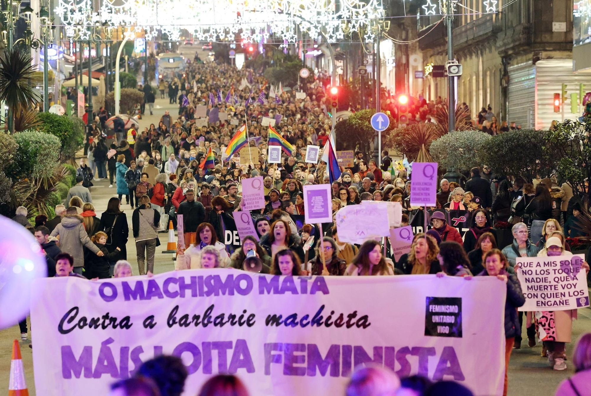 Vigo se tiñe de violeta en contra de la violencia machista