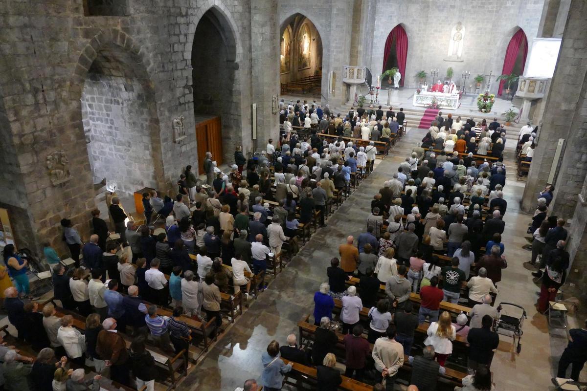 EN IMATGES | El bisbe de Girona Octavi Vilà presideix l'ofici de Santa Creu a l'Església de Sant Pere de Figueres EN IMATGES | El bisbe de Girona Octavi Vilà presideix l'ofici de Santa Creu a l'Església de Sant Pere de Figueres