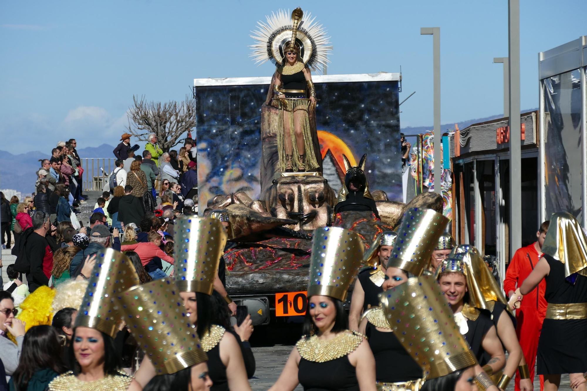 L'Escala s'acoloreix amb la rua de carnaval