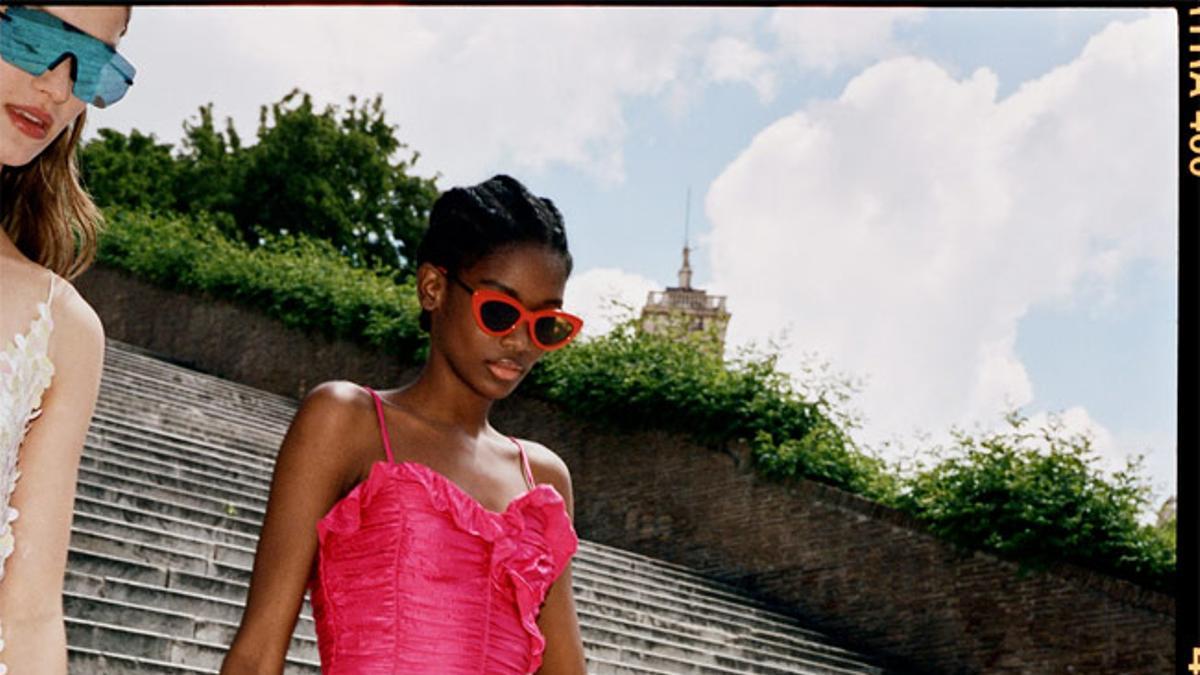 Look de Zara con la falda de flecos de lentejuelas de edición limitada