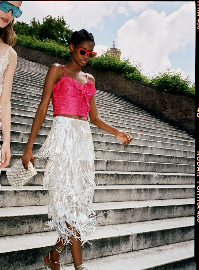 Hablemos de Zara y de su nueva falda metalizada con flecos de lentejuelas  (¡de edición limitada!) - Woman