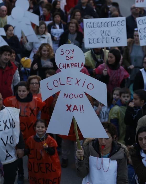 Dos mil vecinos secundan la marcha encabezada por niños y padres del CEIP Igrexa