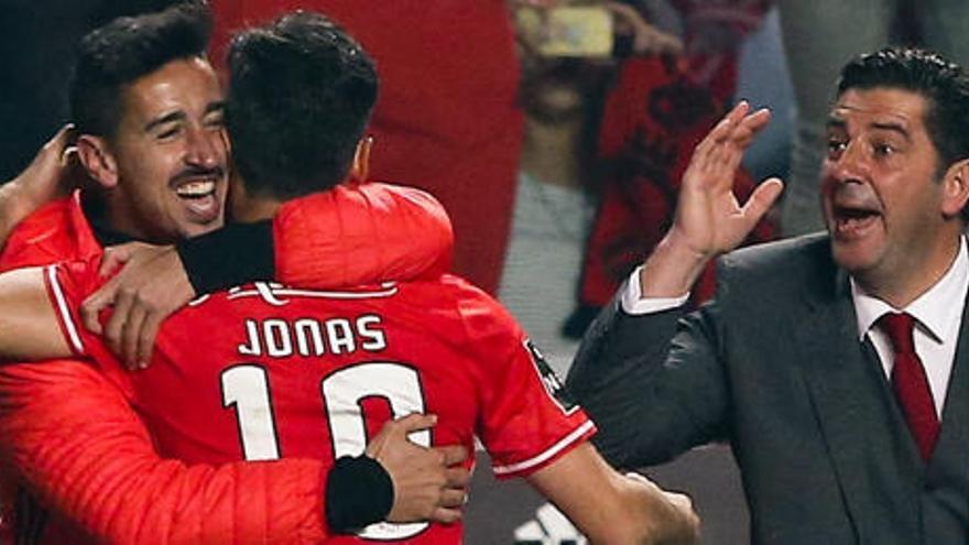 Gol de Jonas para el Benfica.