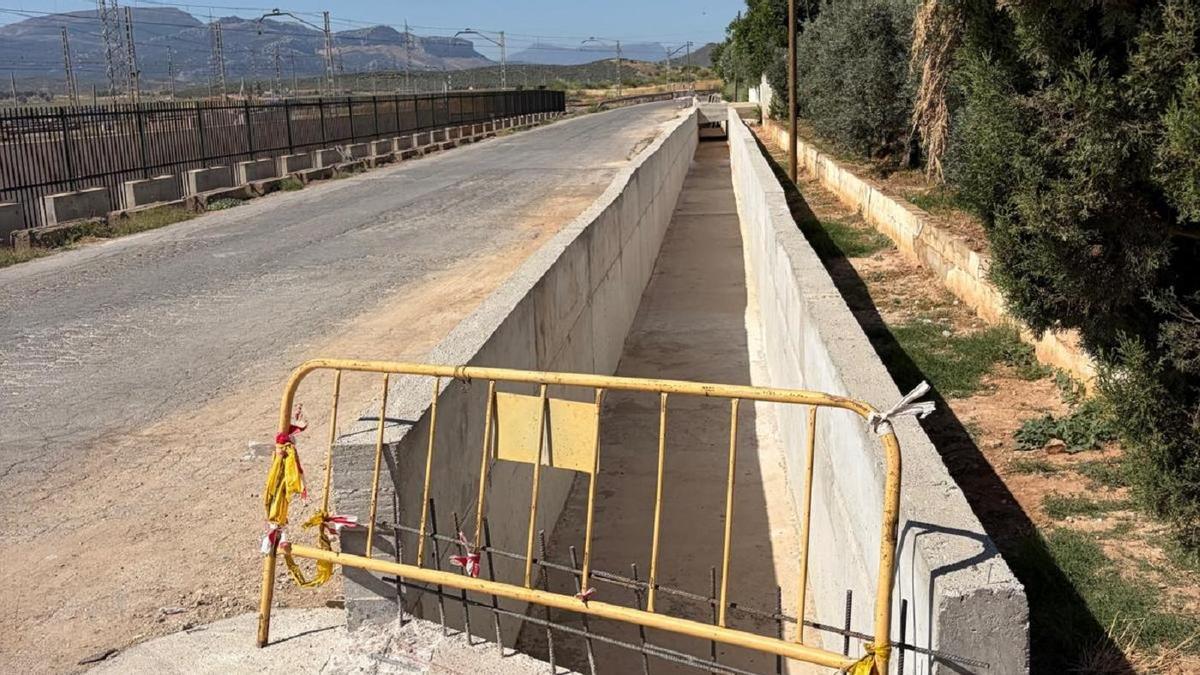 La Diputación mejora el drenaje de la carretera MA-4403 a la altura de Bobadilla.