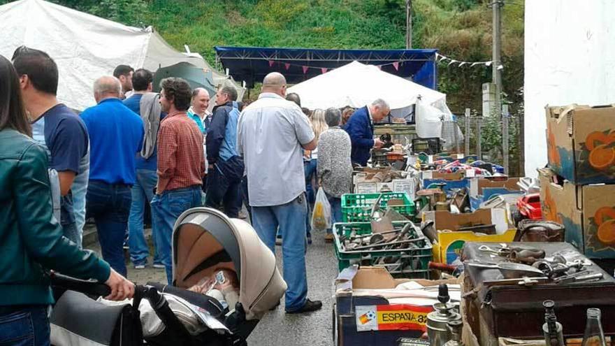 Domingo de antigüedades en Murias (Aller)