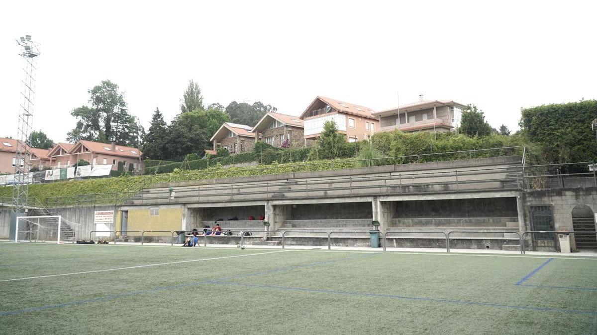 Instalaciones del campo de O Redondo, en Montrove (Oleiros)