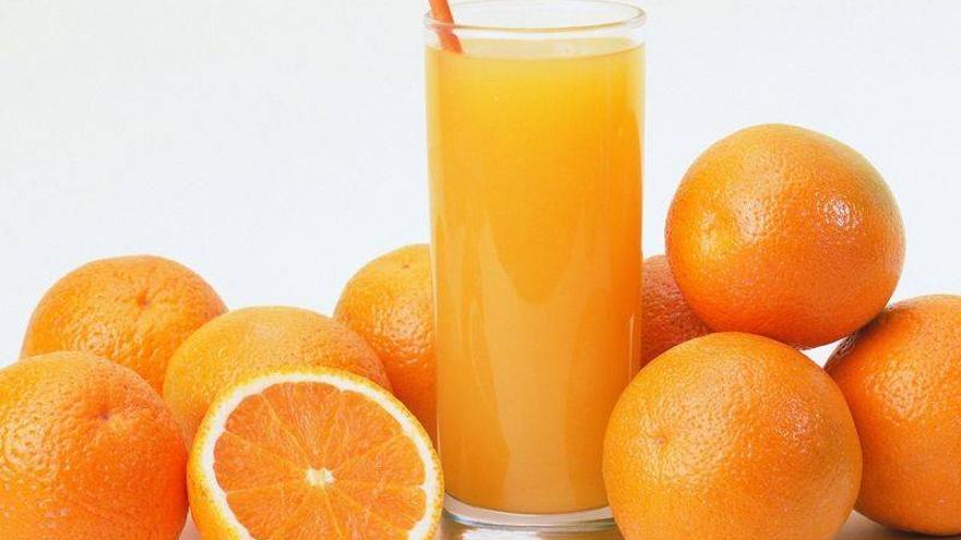 Consumir zumo de naranja ayuda a reducir los niveles de colesterol