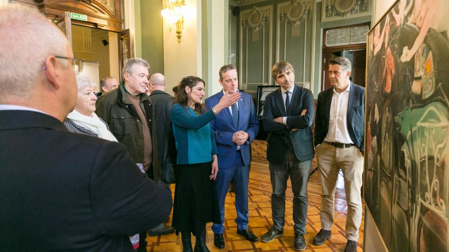 El Parlamento asturiano acoge la exposición de la "I Bienal de Pintura de la Junta General"