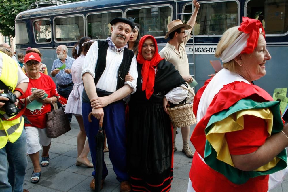 Llegada a Candás de los participantes en la semana de teatro costumbrista