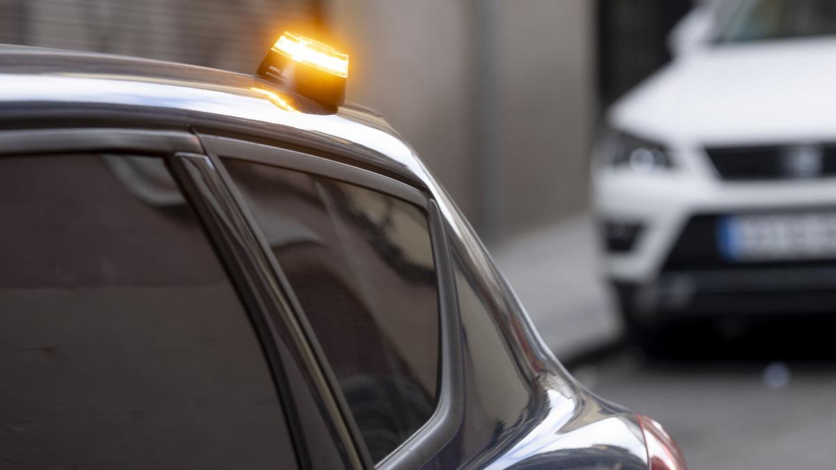 BALIZAS COCHES | La DGT afirma que «no hay vocación de multar» con la obligatoriedad de las balizas V-16 a partir del 1 de enero BALIZAS COCHES | La DGT afirma que «no hay vocación de multar» con la obligatoriedad de las balizas V-16 a partir del 1 de enero