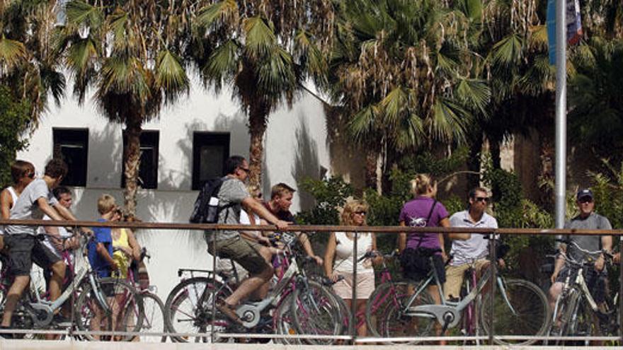 Imagen de archivo de ciclistas en el Centro de la capital malagueña.