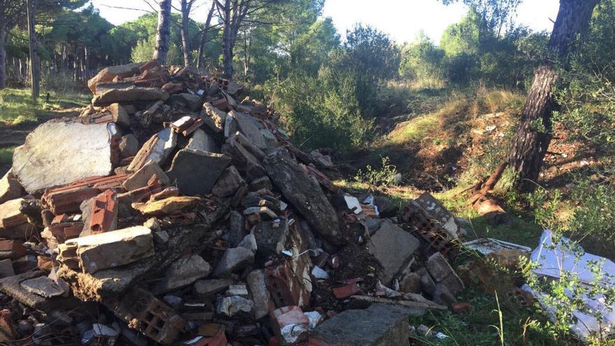 Part de la runa acumulada a l&#039;abocador de Can Català.