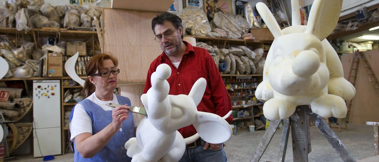 El artista José Muñoz Fructuoso en su taller en 2010