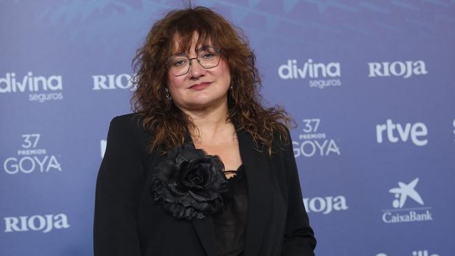 Isabel Coixet denuncia amb la seva jaqueta la mort de la jove iraniana Mahsa Amini per no portar el vel