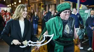 Catalá hace un "cameo" en la Parada Mora de su barrio