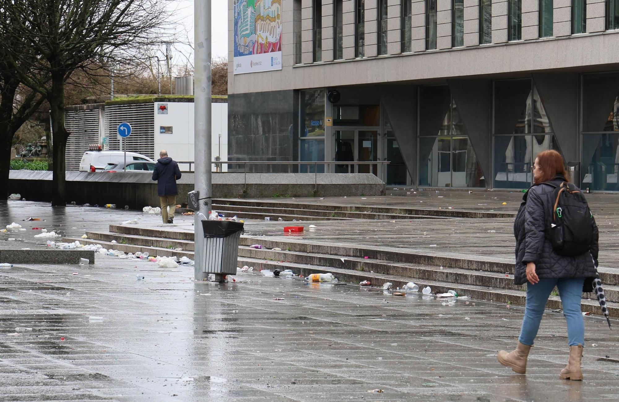 Botellón en Vigo: La Praza da Estrela sufre la resaca del lunes de Entroido