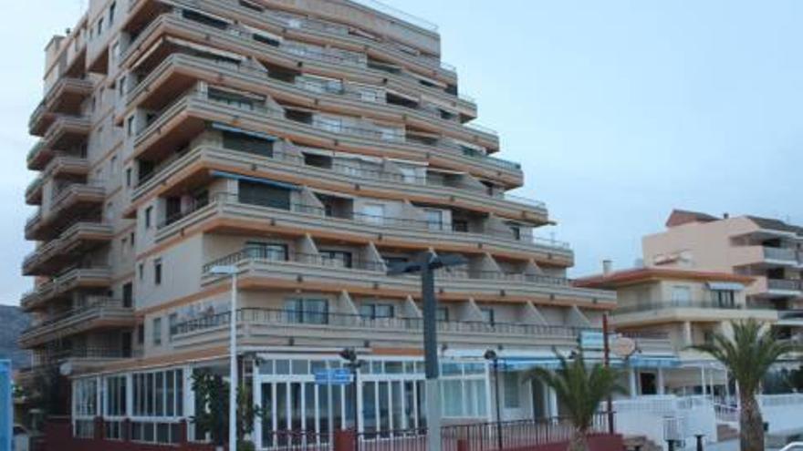 Orpesa estudia modificar el PGOU para regularizar la situación del edificio Bernat