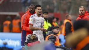 Luis Diaz se marcha expulsado del BayArena en el partido ante el Bayer Leverkusen