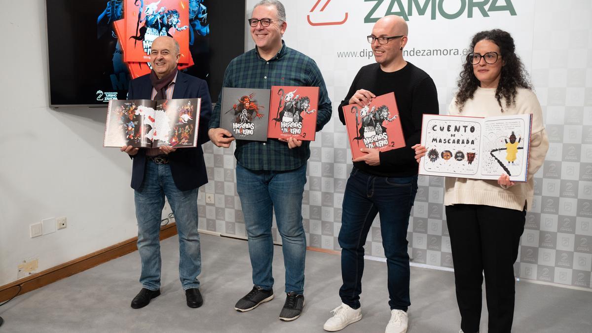 Feliciano Ferrero, Jesús María Prada, Óscar Méndez y Judit Pino en la presentación del libro.