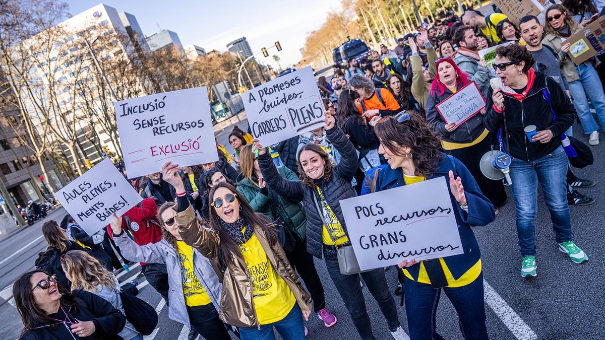 La manifestación de profesores toma el centro de Barcelona