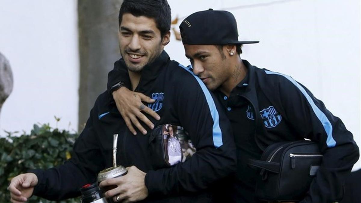 Luis Suárez y Neymar, a su llegada al entrenamiento del Barça en Yokohama.