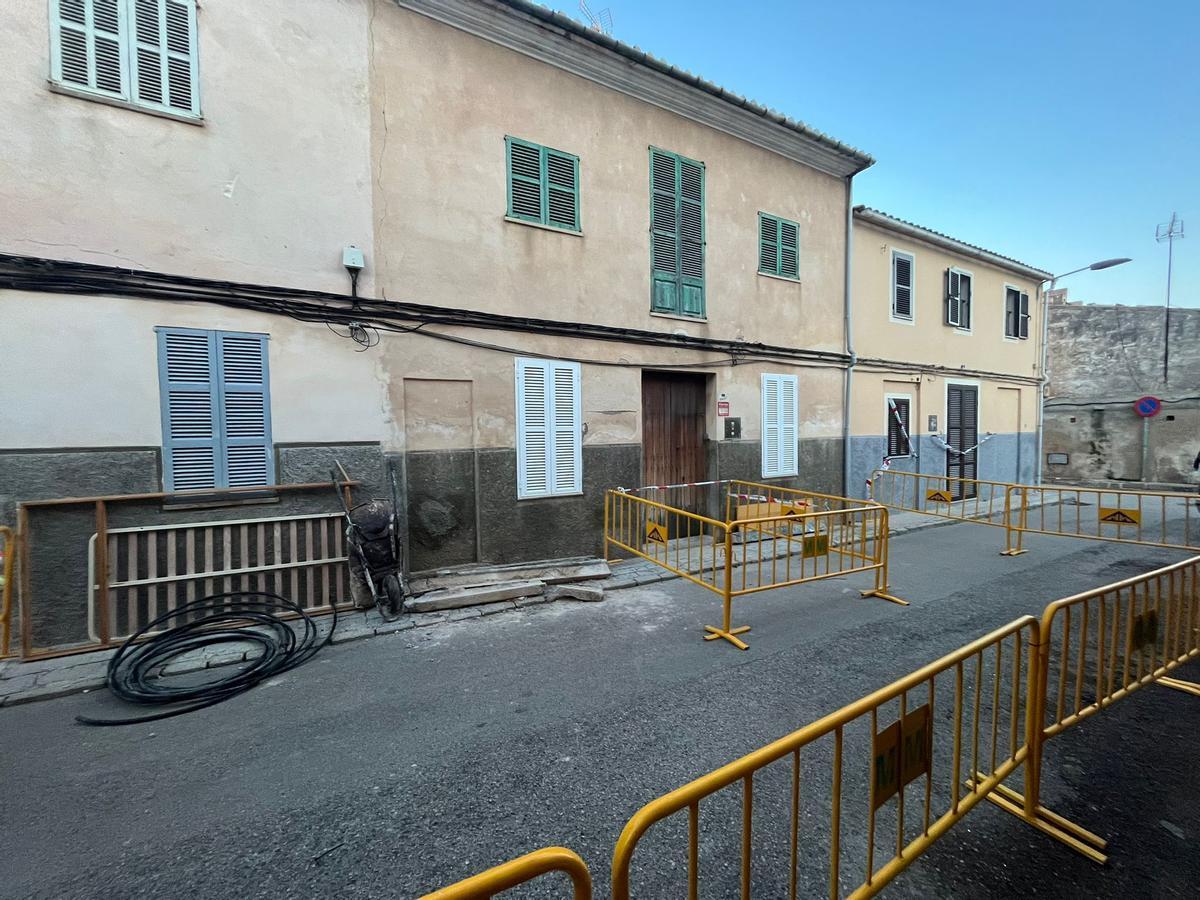 Calle Sant Francesc de Manacor tras el derrumbe donde murió el joven de 18 años Miguel Ángel Flórez.