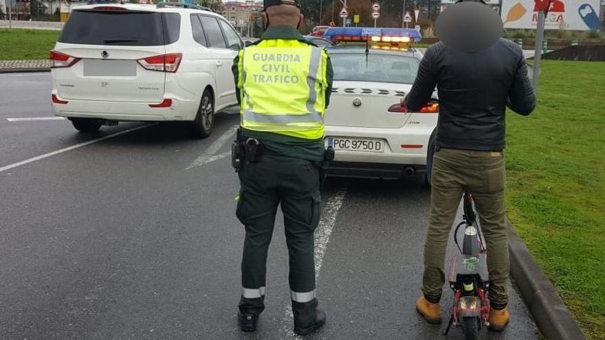 Veinte multas en una semana a usuarios de patinetes y bicicletas en Pontevedra