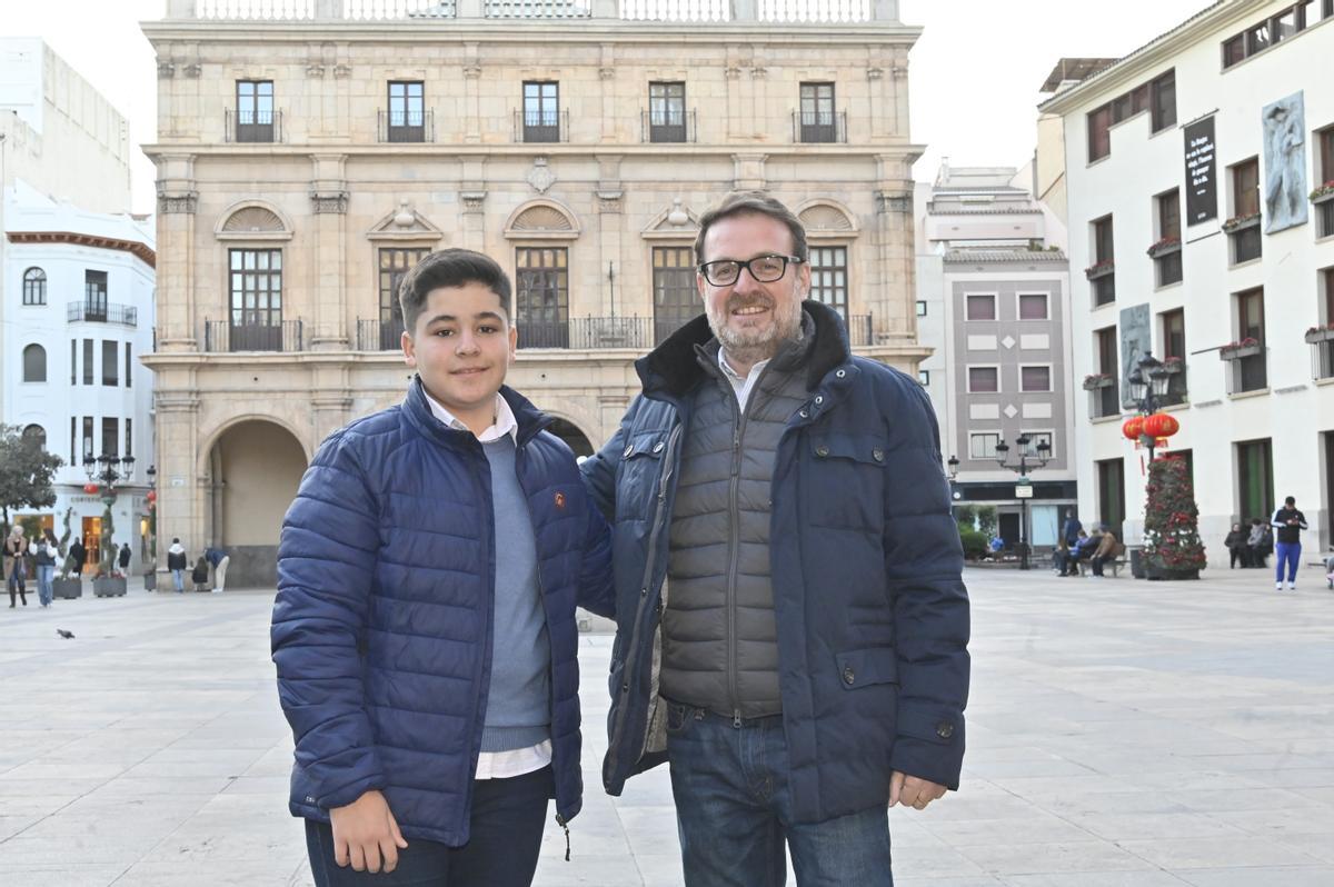 Nacho Marín y Vicente Sorlí, en la plaza Mayor.