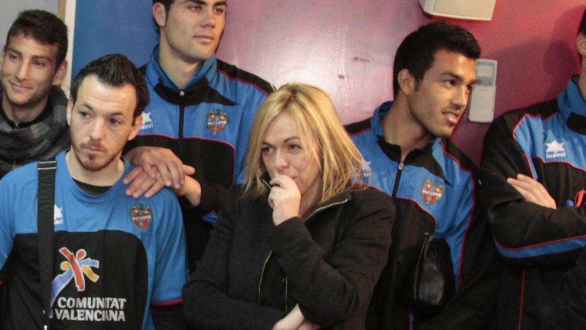 Delia Bullido, en una rueda de prensa del Levante UD, con Iborra y Rubén.