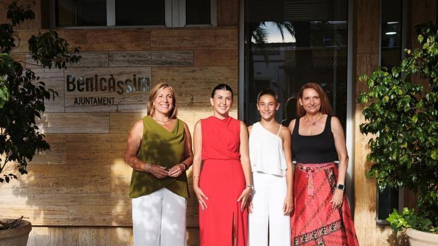 As novas cortes de Benicàssim posam pela primeira vez com suas 24 representantes