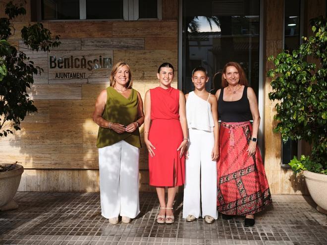 Las nuevas cortes de Benicàssim posan por primera vez con sus 24 representantes