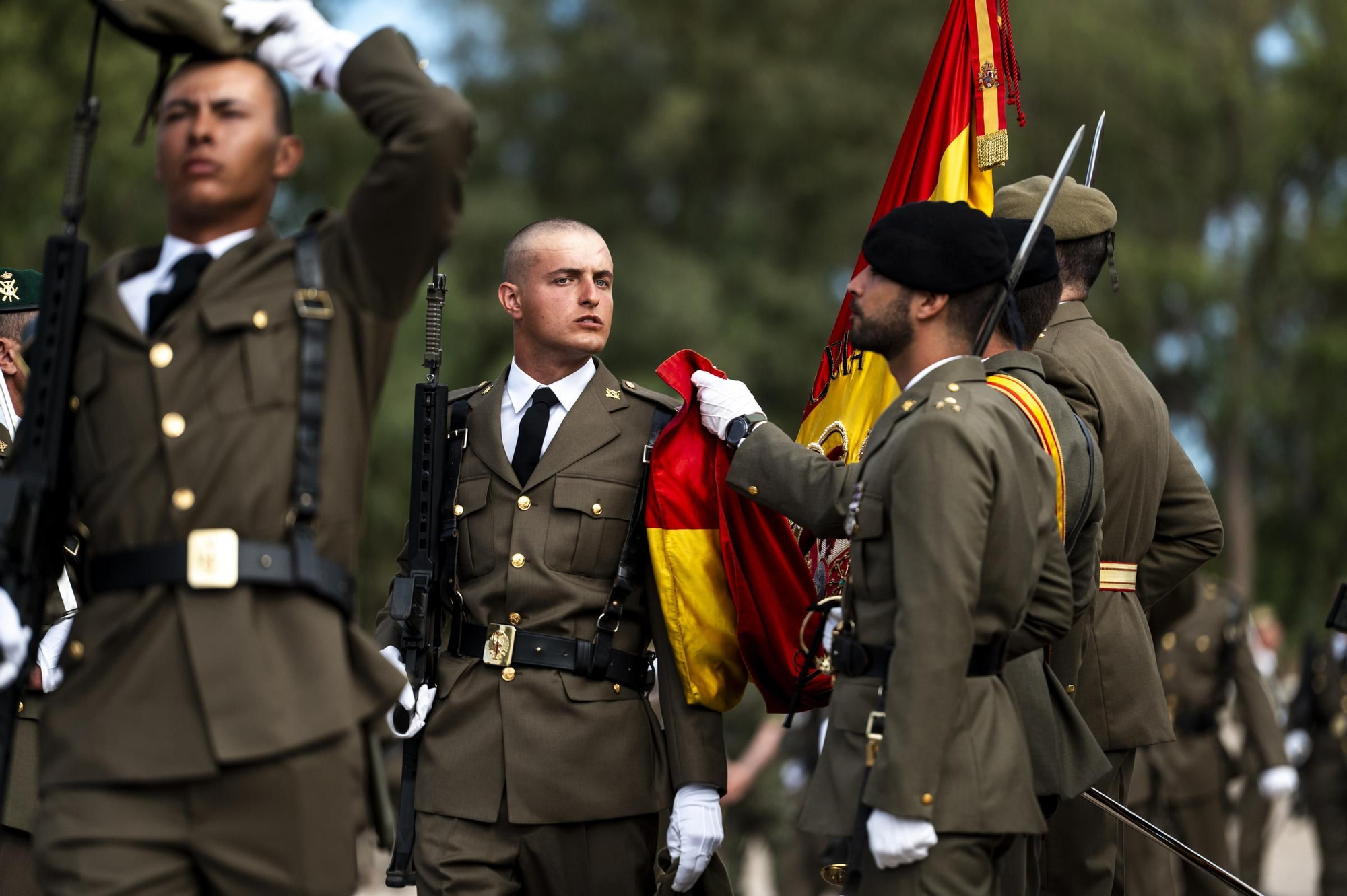 EN IMÁGENES | Multitudinaria jura de bandera en Cáceres con récord de mujeres soldado