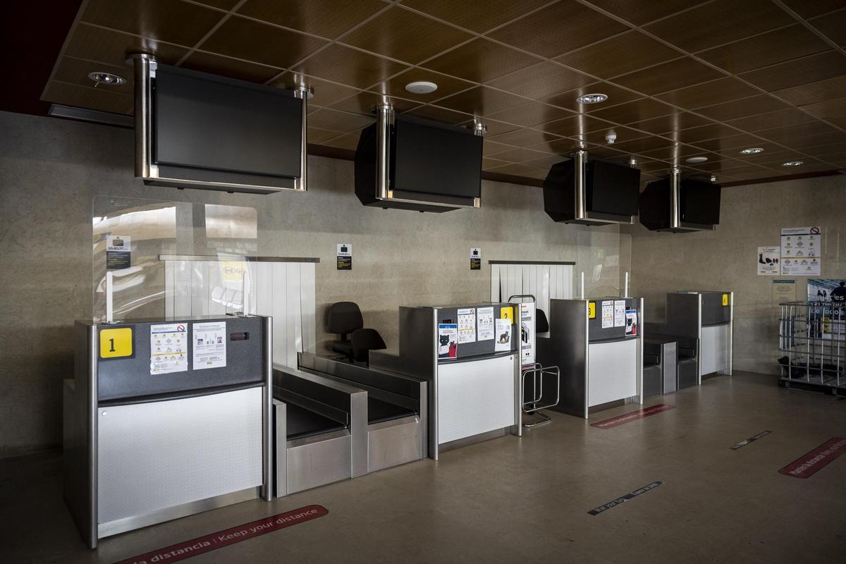 En imágenes | Este es el estado actual del aeropuerto Huesca-Pirineos, el menos utilizado de España