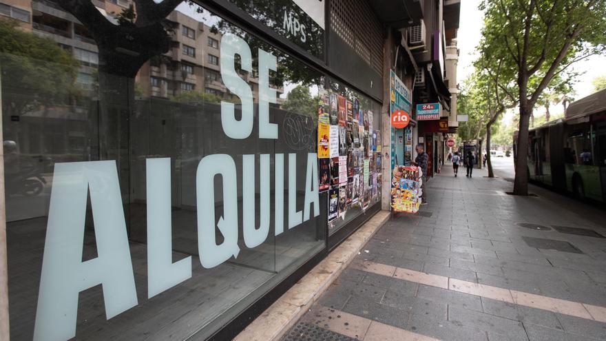 Archivo - Un local en alquiler, a 15 de abril de 2024, en Palma
