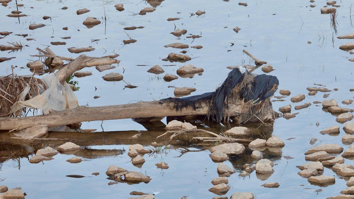 Suciedad en el río Turia