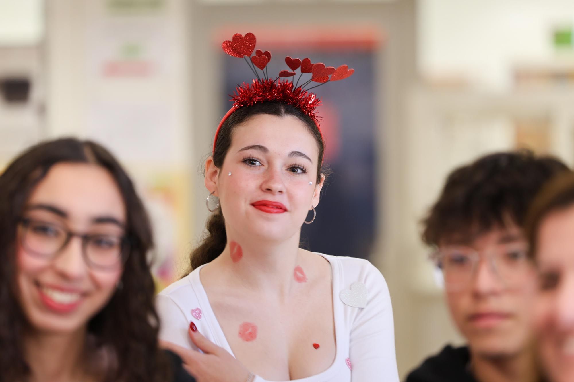 Alumnos de sa Blanca Dona venden rosas por San Valentín