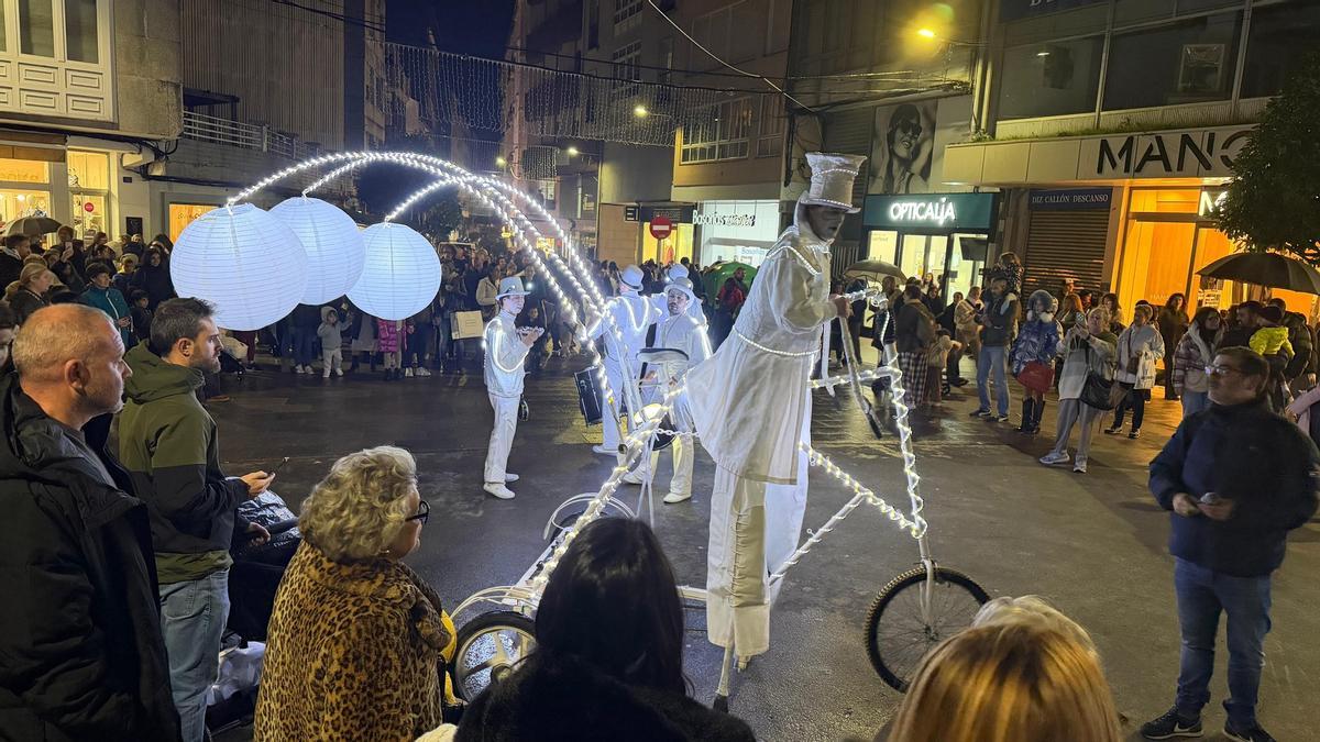 Espectáculo itinerante 'A luz do Camiño', de Troula Animación, en Ribeira.