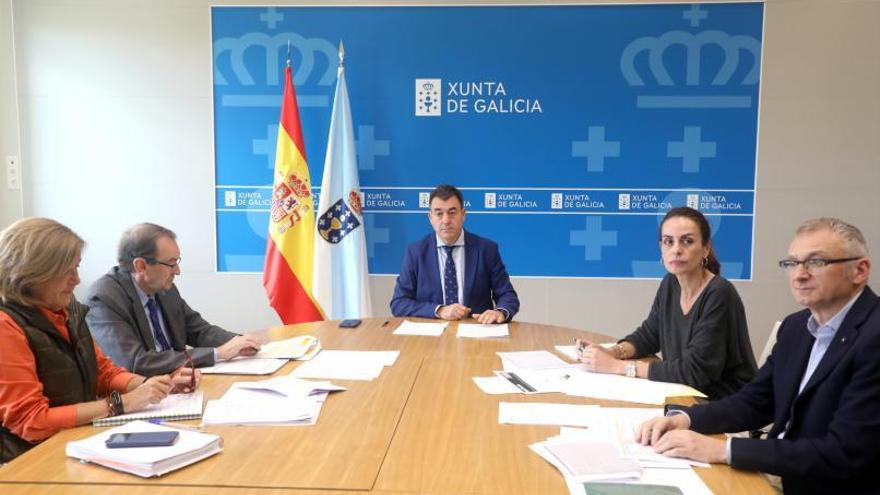 El conselleiro de Educación, Román Rodríguez, con el secretario general de Universidades, José Alberto Díez de Castro y la directora general de Ordenación e Innovación educativa, Judith Fernández.