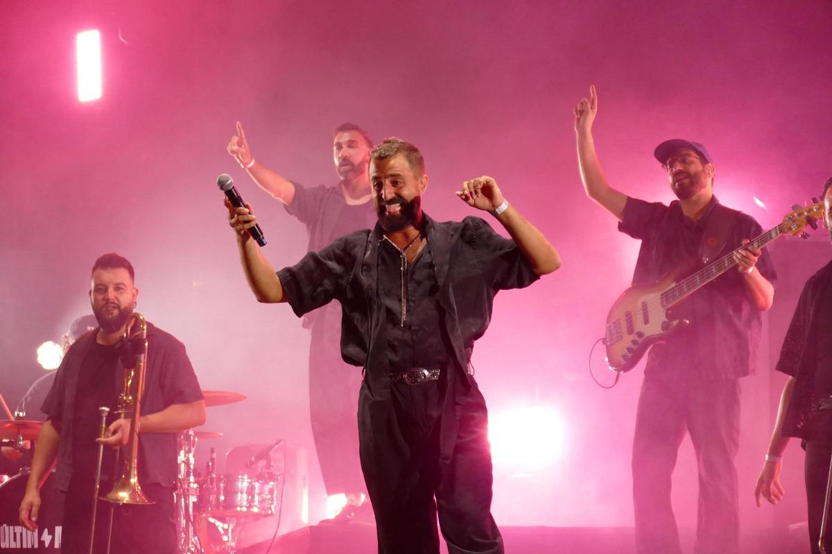 EN IMATGES | Figueres acomiada La Fúmiga en el seu últim concert gratuït a Catalunya EN IMATGES | Figueres acomiada La Fúmiga en el seu últim concert gratuït a Catalunya