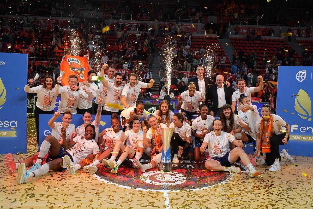 El Valencia Basket celebra su título de Liga Femenina