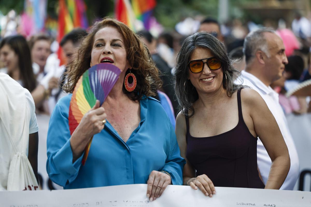 La senadora Carla Antonelli y la portavoz de Más Madrid en la Asamblea de Madrid, Manuela Bergerot, durante la manifestación del Orgullo 2026 en la capital. La senadora Carla Antonelli y la portavoz de Más Madrid en la Asamblea de Madrid, Manuela Bergerot, durante la manifestación del Orgullo 2026 en la capital.