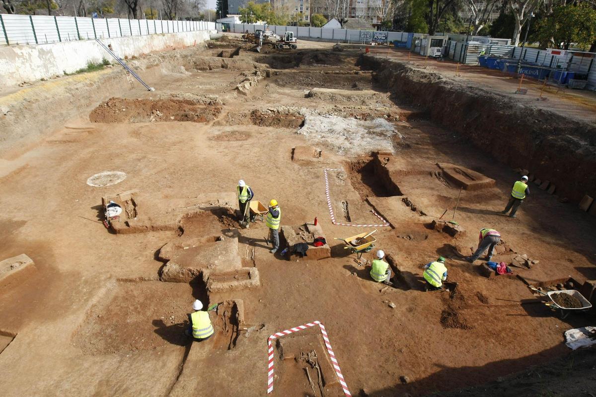 Necrópolis hallada nada más empezar las obras de la biblioteca en 2014.