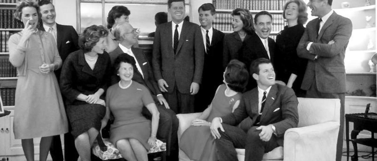A familia Kennedy: toda unha dinastía glamourosa para a fascinación dos Estados Unidos  (e aínda do resto  do mundo occidental).