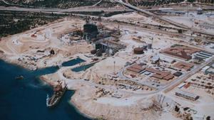Obras de construcción de la central nuclear de Vandellós II, en Tarragona.