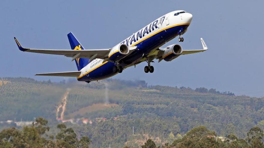 El vuelo entre Vigo y Londres de Ryanair se enreda en el papeleo