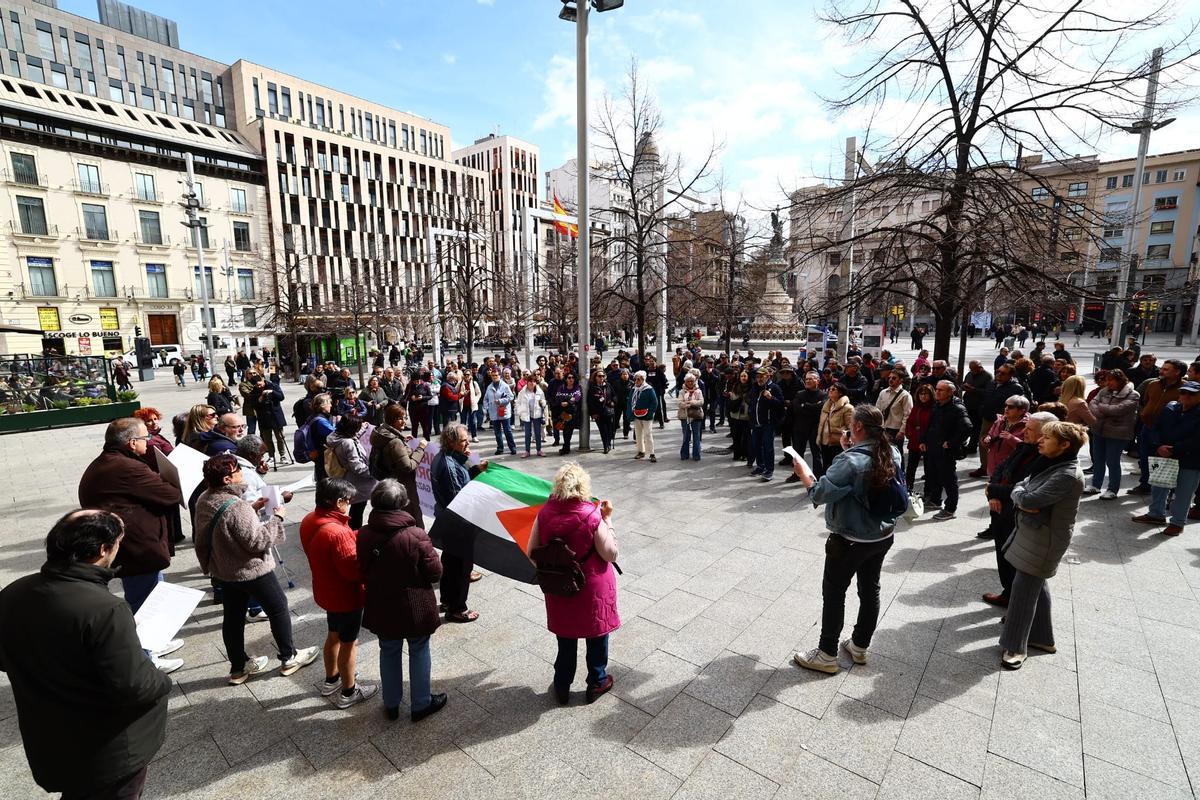Concentración en Zaragoza contra la guerra de Oriente Medio. - El ...