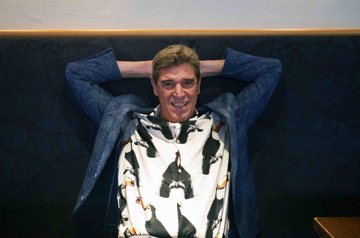 MLG 13-11-2025.-El cantante malagueño, Javier Ojeda, posa durante la entrevista para La Opinión de Málaga