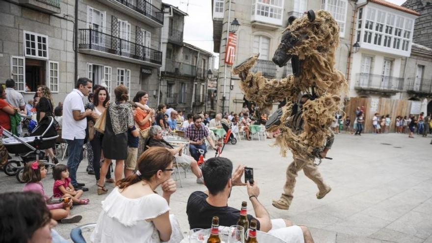 El pueblo medieval de Galicia que se convierte en la capital del arte: 25 espectáculos desde el viernes para reír, emocionarse y vibrar