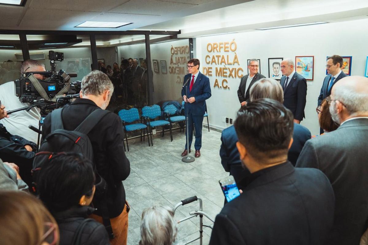 The president dedicates a few words to the attendees.