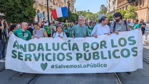 El candidato de Podemos al Parlamento europeo en las elecciones del próximo 9 de junio Diego Cañamero en la manifestación en defensa de la sanidad pública en Sevilla.